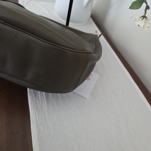 Coach Sutton Hobo Color: Moss Olive Green - Picture 5 of 9